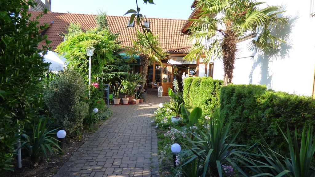 Hotel Blume Freiburg Bagian luar foto